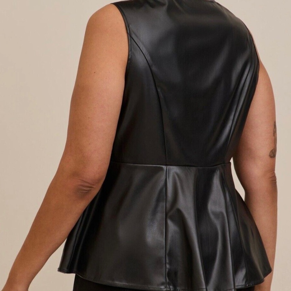 TORRID Women’s Black Faux Leather Lace Up Peplum Top Size 3 - Picture 6 of 8